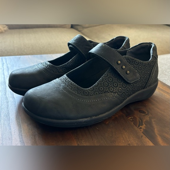 Halsa Women’s 8.5 Black Mary Jane Leather Shoes - Picture 1 of 9